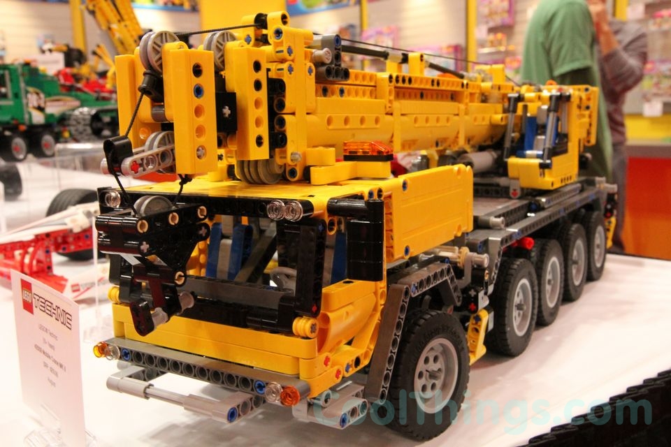 lego-42009-mobile-crane-mk-ii-4