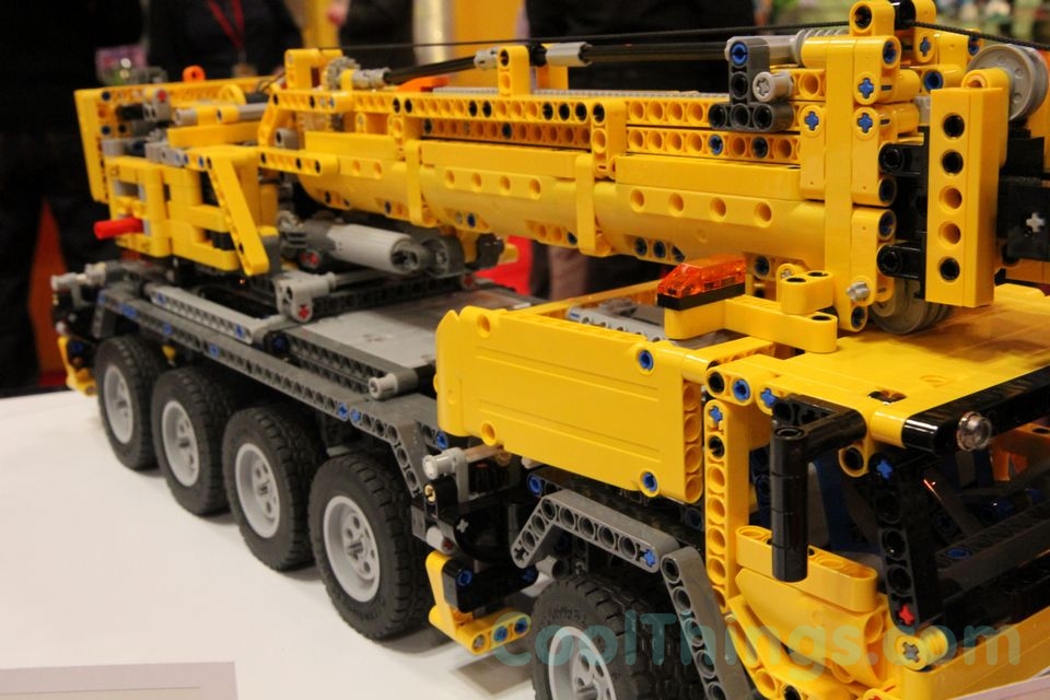 lego-42009-mobile-crane-mk-ii-5