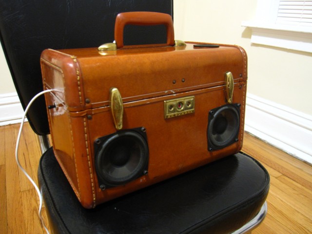 vintage suitcase speaker