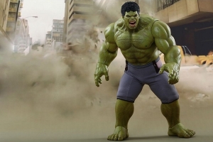 Hot Toys Hulk Deluxe Collectible Set