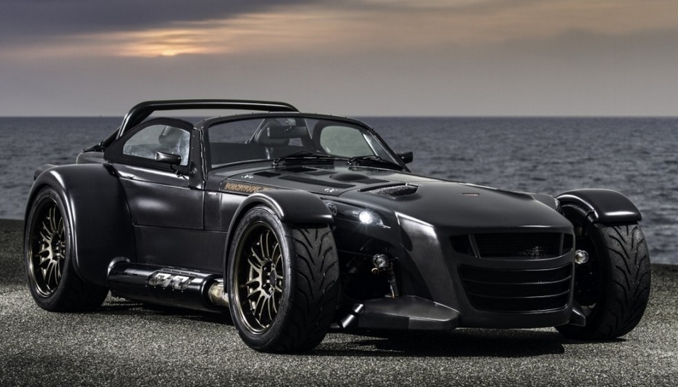 donkervoort-d8-GTO-bare-naked-carbon-1