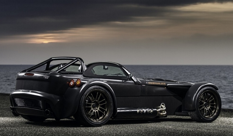 donkervoort-d8-GTO-bare-naked-carbon-3