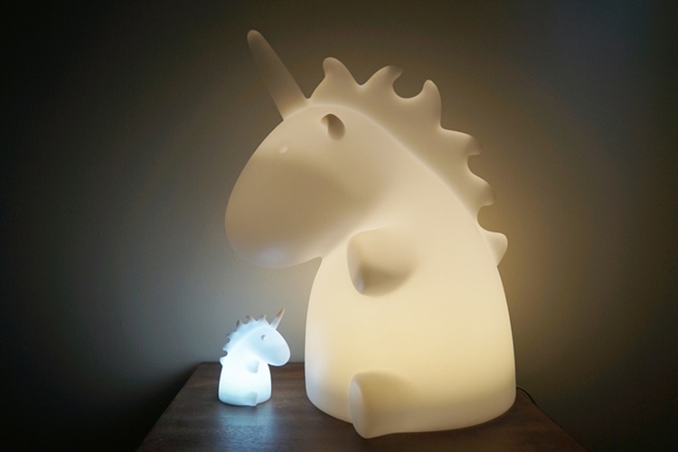 giant-unicorn-lamp-1