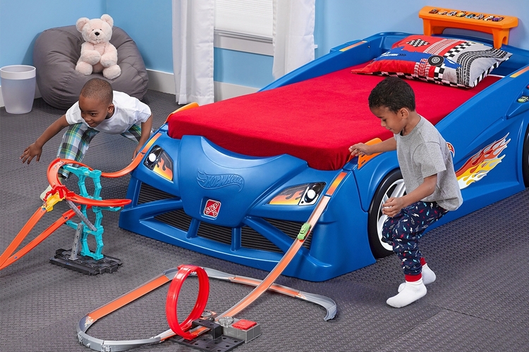 hot-wheels-toddler-twin-racecar-bed-1