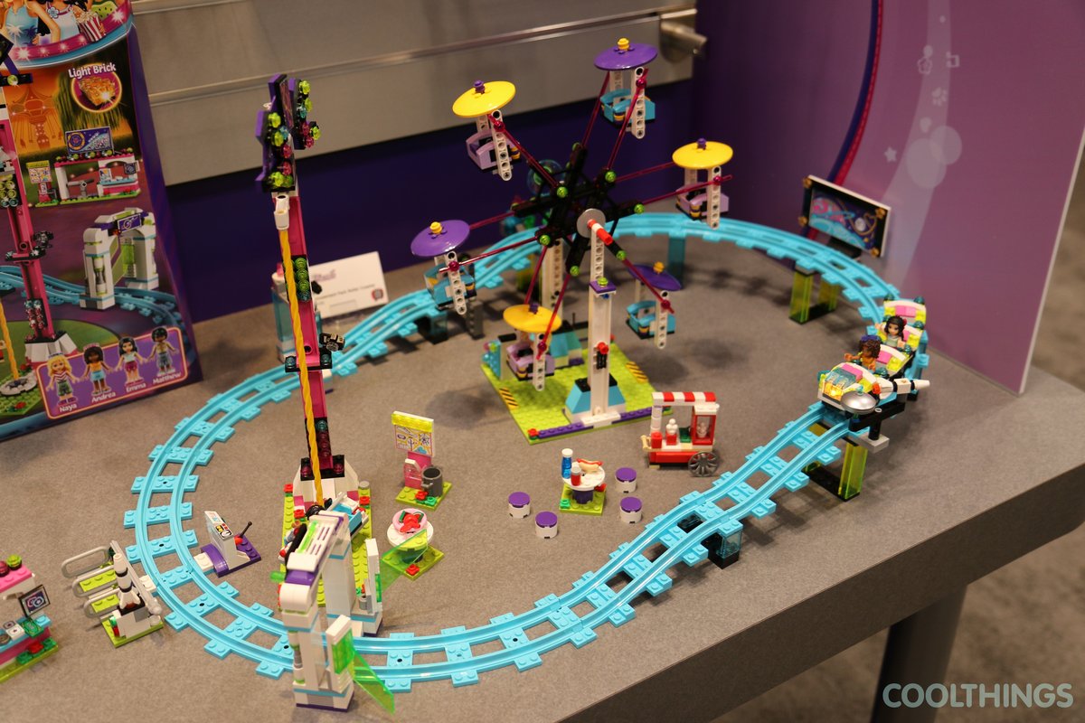 Kostumer hungersnød På forhånd LEGO Friends Set 41130 Amusement Park Roller Coaster – Exclusive Pics