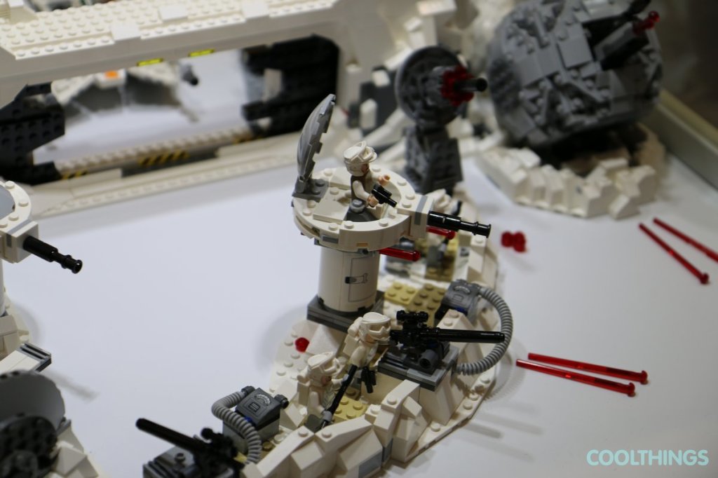 LEGO Star Wars Set 75098 Assault On Hoth Exclusive Pics