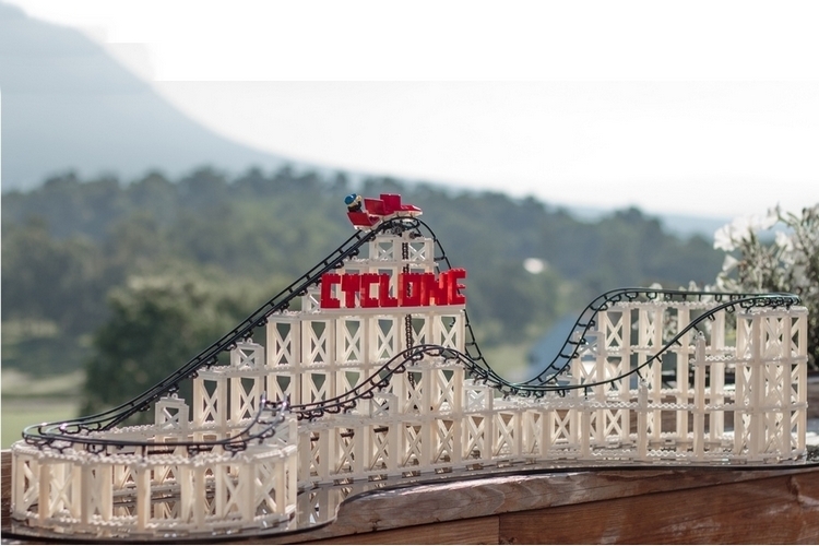 cyclone-roller-coaster-model-kit-1