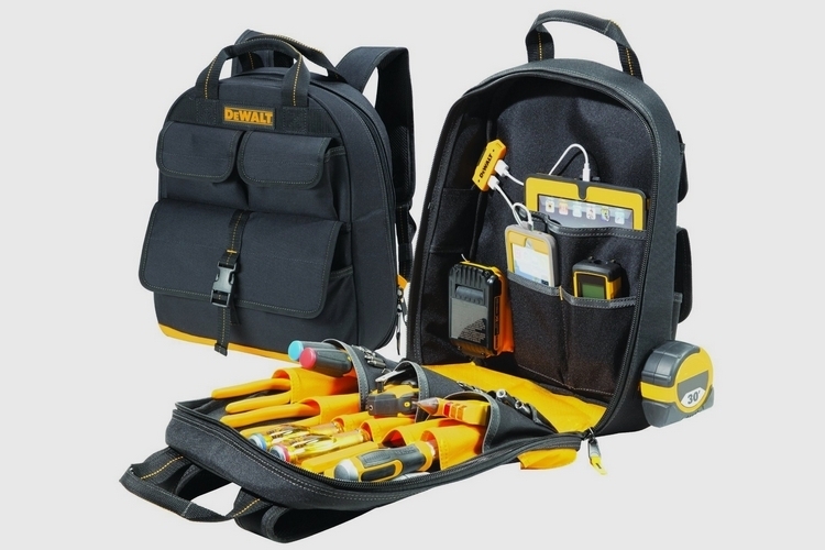 dewalt-usb-charging-tool-backpack-1