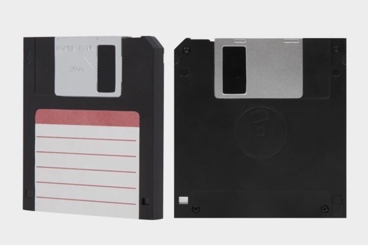 floppy-disc-powerbank-1
