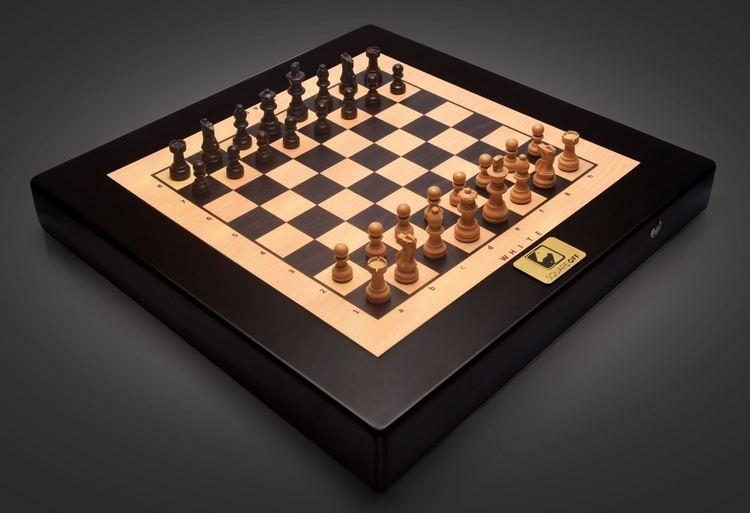 square-off-autonomous-chess-board-1