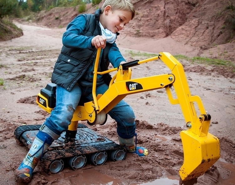 rolly-toys-cat-construction-360-degree-excavator-ride-on-3