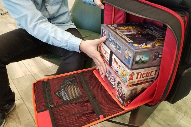 geekon-board-game-backpack-4