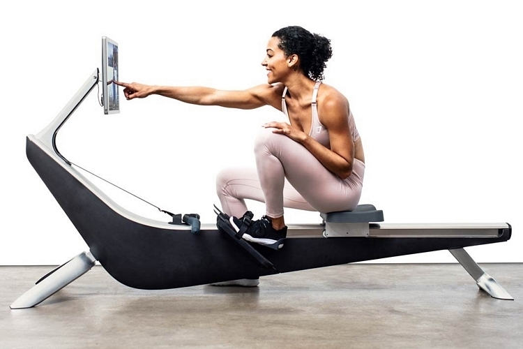 hydrow-connected-rowing-machine-4
