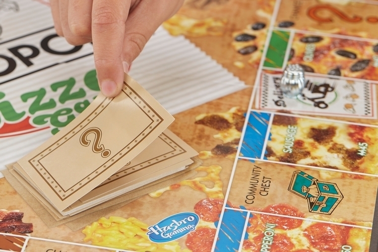 monopoly-pizza-board-game-3