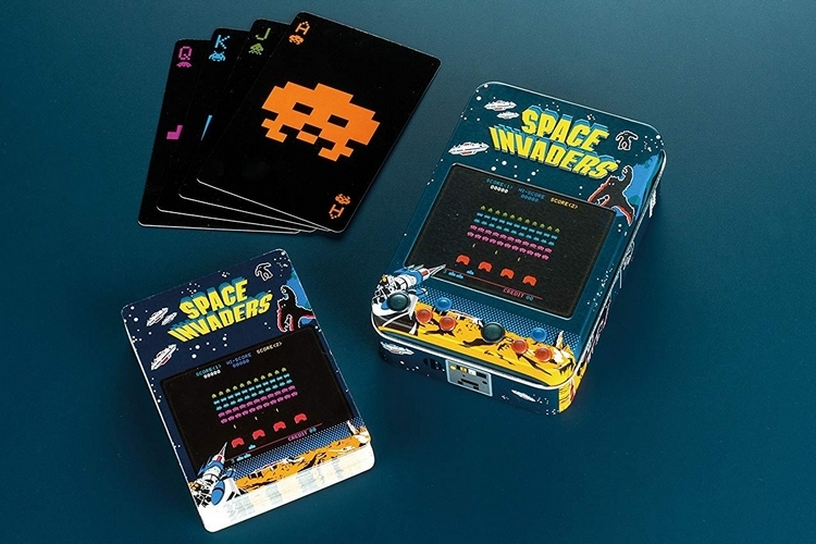 02-paladone-space-invaders-playing-cards