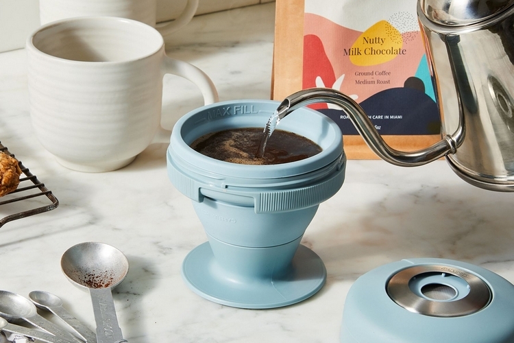 https://netdna.coolthings.com/wp-content/uploads/2019/12/palmpresser-collapsible-coffee-brewer-2.jpg