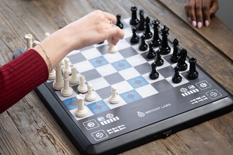 Bryght Labs - ChessUp - Electronic Chess Board - Built-in Chess Engine and  Instructor - Includes Chess Set TouchSense Pieces - Light Up Chess Board 