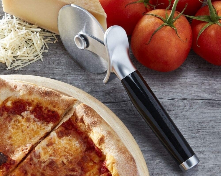  OXO Good Grips Pizza Wheel and Cutter for Non-Stick