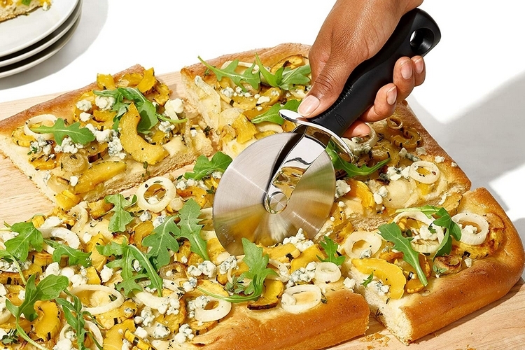  OXO Good Grips Pizza Wheel and Cutter for Non-Stick