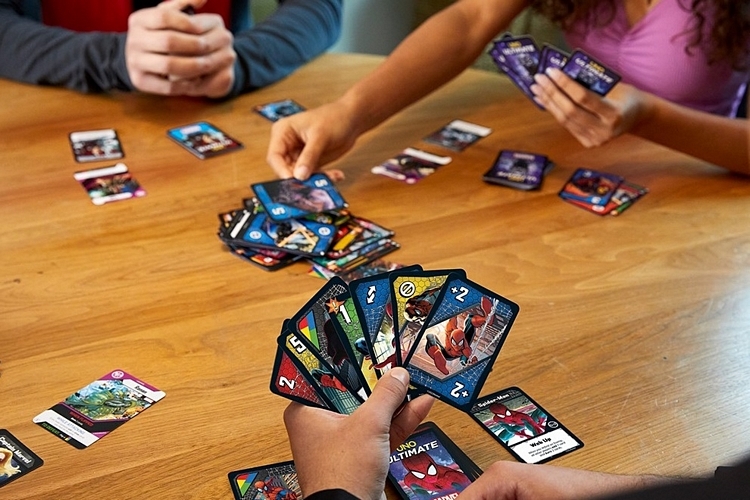 Mattel Uno Ultimate Marvel Card Game