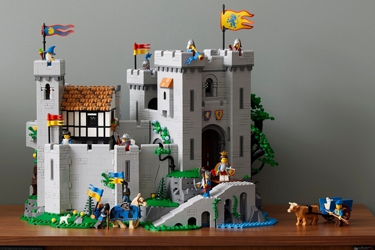 LEGO Icons Lion Knights’ Castle