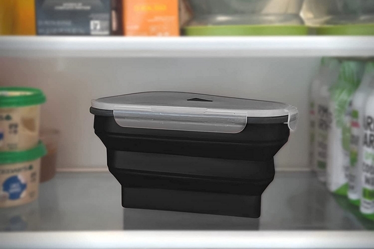 This collapsible pizza pack container is a genius way to store multiple  slices