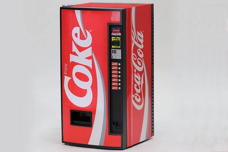 New Wave Toys Coca Cola Classic Replica Vending Machine Mini Fridge