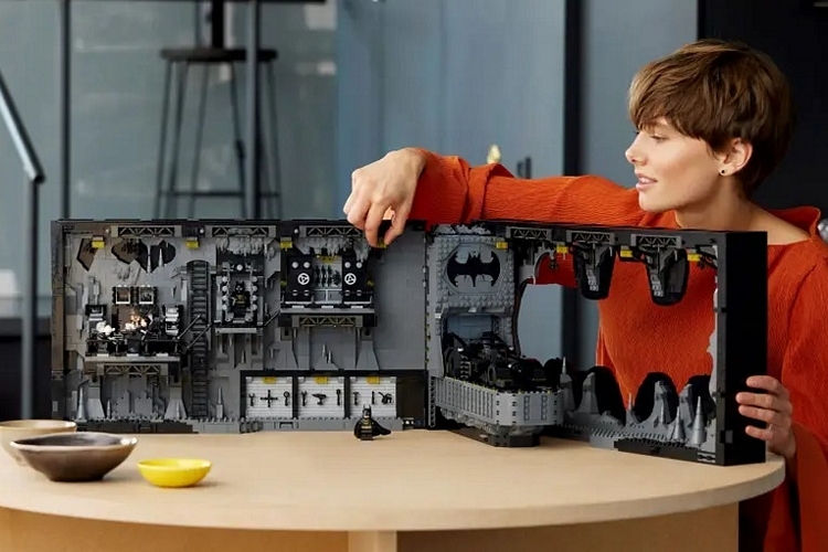 LEGO's BATMAN RETURNS Batcave Shadow Box Set Delivers on the