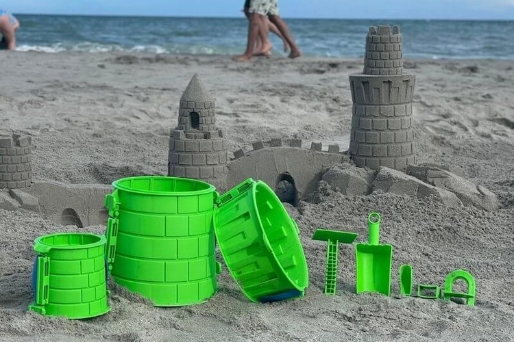 Los mejores juguetes de playa para entretener a los niños este verano