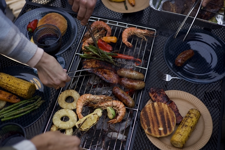 Portable discount grill table